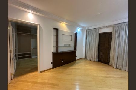 Apartamento à venda com 285m², 3 quartos e 4 vagasSuíte 2