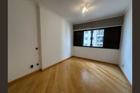 Apartamento à venda com 285m², 3 quartos e 4 vagasQuarto