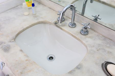 Apartamento à venda com 350m², 4 quartos e 4 vagas Apartamento à venda com 350m², 4 quartos e 4 vagasBanheiro da Suíte 2