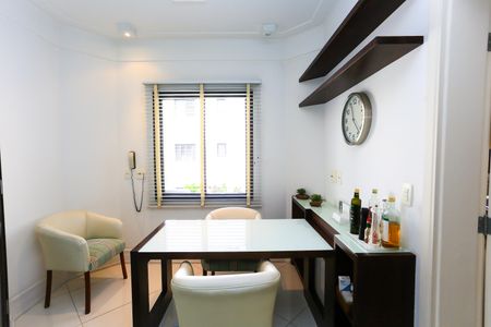 Apartamento à venda com 350m², 4 quartos e 4 vagas Apartamento à venda com 350m², 4 quartos e 4 vagascopa