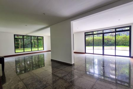 Apartamento à venda com 350m², 4 quartos e 4 vagas Apartamento à venda com 350m², 4 quartos e 4 vagasÁrea comum - Salão de festas