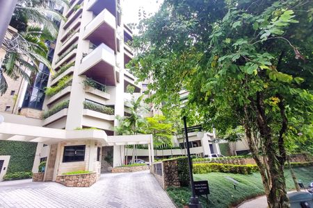 Apartamento à venda com 350m², 4 quartos e 4 vagas Apartamento à venda com 350m², 4 quartos e 4 vagasFachada