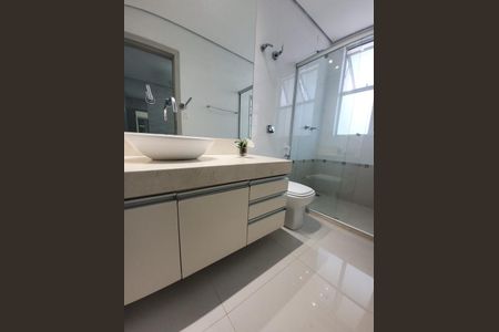 Casa de condomínio à venda com 360m², 4 quartos e 4 vagasBanheiro 3