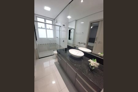 Casa de condomínio à venda com 360m², 4 quartos e 4 vagasBanheiro 1