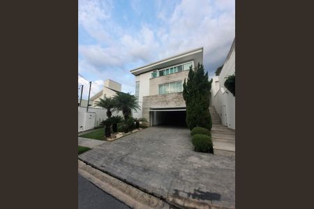 Casa de condomínio à venda com 360m², 4 quartos e 4 vagasFachada