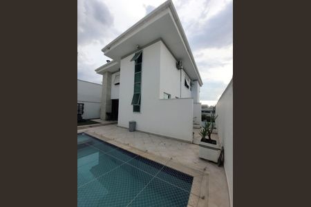 Casa de condomínio à venda com 360m², 4 quartos e 4 vagasÁrea Externa