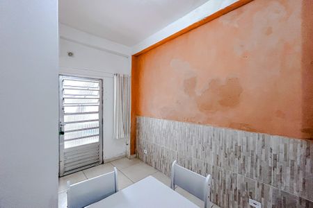 Casa de condomínio para alugar com 28m², 1 quarto e sem vagaSala