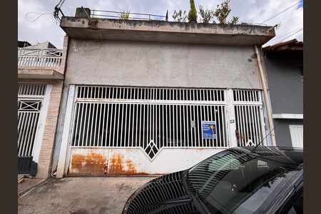 Casa à venda com 380m², 5 quartos e 2 vagas Casa à venda com 380m², 5 quartos e 2 vagasFachada