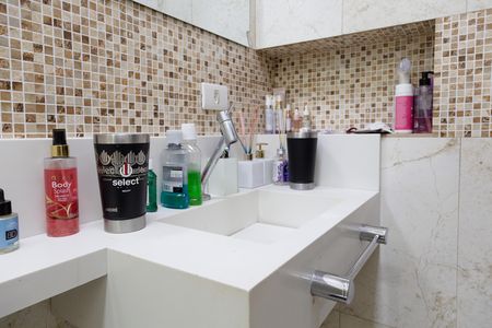 Casa à venda com 380m², 5 quartos e 2 vagasBanheiro do Quarto 2 - Casa 1