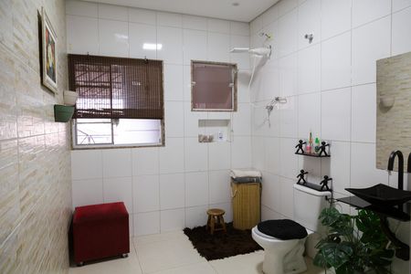Casa à venda com 380m², 5 quartos e 2 vagasBanheiro da Suíte 1 - Casa 3
