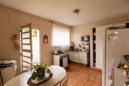 Casa à venda com 297m², 2 quartos e 2 vagasCozinha