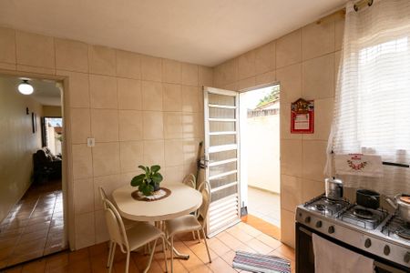 Casa à venda com 297m², 2 quartos e 2 vagasCozinha