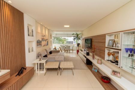 Apartamento à venda com 203m², 4 quartos e 2 vagas Apartamento à venda com 203m², 4 quartos e 2 vagasSala