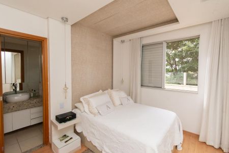 Apartamento à venda com 203m², 4 quartos e 2 vagas Apartamento à venda com 203m², 4 quartos e 2 vagasSuíte