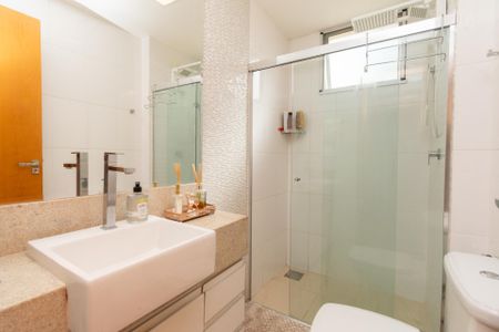 Apartamento à venda com 203m², 4 quartos e 2 vagas Apartamento à venda com 203m², 4 quartos e 2 vagasBanheiro Social