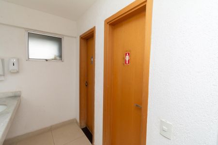 Apartamento à venda com 203m², 4 quartos e 2 vagas Apartamento à venda com 203m², 4 quartos e 2 vagasSalão de Festas - Banheiros