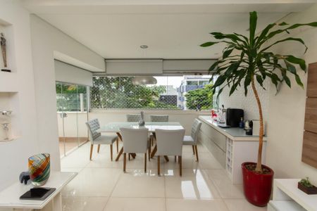 Apartamento à venda com 203m², 4 quartos e 2 vagas Apartamento à venda com 203m², 4 quartos e 2 vagasSala de Jantar