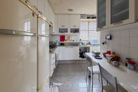 Apartamento à venda com 140m², 4 quartos e 2 vagas Apartamento à venda com 140m², 4 quartos e 2 vagasCozinha