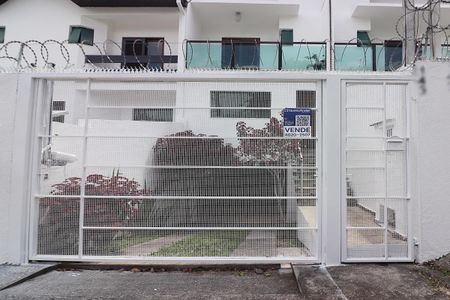 Casa à venda com 192m², 3 quartos e 4 vagasFachada 