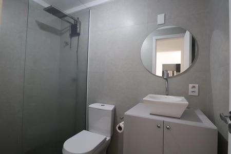 Banheiro de apartamento para alugar com 1 quarto, 48m² em Centro, Canoas