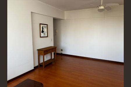 Apartamento para alugar com 70m², 2 quartos e 1 vagaSala