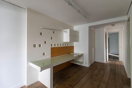 Apartamento à venda com 250m², 3 quartos e 4 vagasEscritório