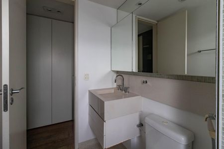 Apartamento à venda com 250m², 3 quartos e 4 vagasBanheiro da Suíte 2