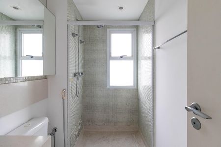 Apartamento à venda com 250m², 3 quartos e 4 vagasBanheiro da Suíte 2