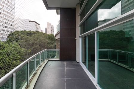 Apartamento à venda com 250m², 3 quartos e 4 vagasVaranda