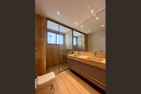 Apartamento à venda com 257m², 3 quartos e 5 vagasBanheiro da Suíte 3