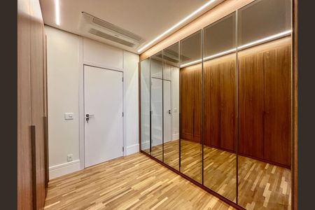 Apartamento à venda com 257m², 3 quartos e 5 vagasCloset da suíte 3