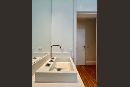 Apartamento à venda com 257m², 3 quartos e 5 vagasBanheiro da Suíte 1