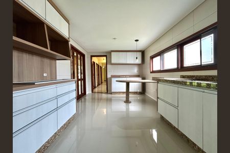 Casa de condomínio para alugar com 385m², 4 quartos e 4 vagasCozinha