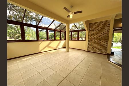 Casa de condomínio para alugar com 385m², 4 quartos e 4 vagasSala 