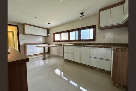 Casa de condomínio para alugar com 385m², 4 quartos e 4 vagasCozinha 