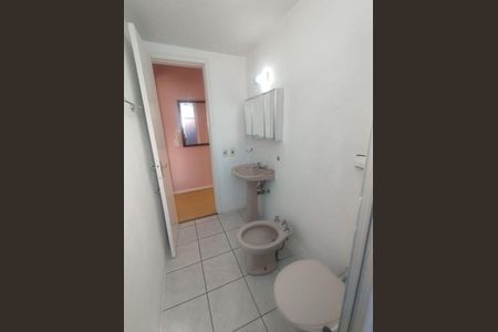 Banheiro  de apartamento para alugar com 1 quarto, 49m² em Farroupilha, Porto Alegre