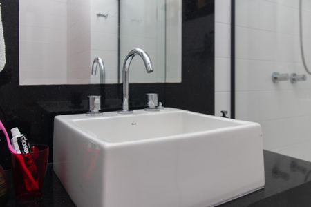 Casa à venda com 271m², 3 quartos e 4 vagasBanheiro Social 1