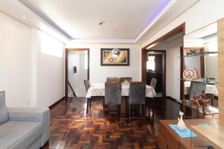 Casa à venda com 271m², 3 quartos e 4 vagasSala