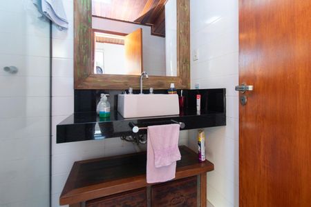 Casa à venda com 271m², 3 quartos e 4 vagasBanheiro Social 2