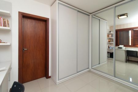 Casa à venda com 271m², 3 quartos e 4 vagasQuarto 2 - Suíte