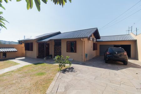 Casa à venda com 271m², 3 quartos e 4 vagasFachada