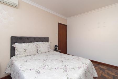 Casa à venda com 271m², 3 quartos e 4 vagasQuarto 2 - Suíte