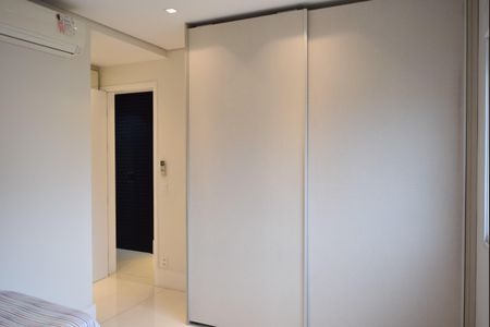 Apartamento à venda com 216m², 3 quartos e 4 vagasSuíte 2