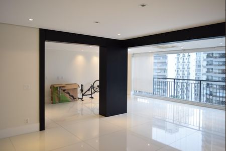 Sala de apartamento à venda com 3 quartos, 216m² em Paraíso, São Paulo