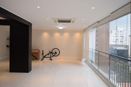 Apartamento à venda com 216m², 3 quartos e 4 vagasVaranda