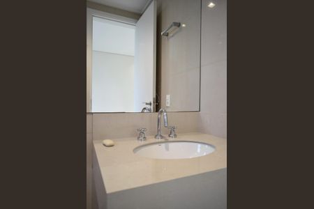 Apartamento à venda com 216m², 3 quartos e 4 vagasBanheiro da Suíte 1