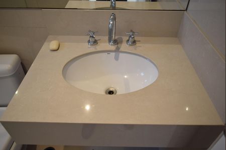 Apartamento à venda com 216m², 3 quartos e 4 vagasBanheiro da Suíte 1