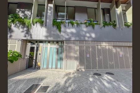 Apartamento à venda com 131m², 4 quartos e 1 vaga