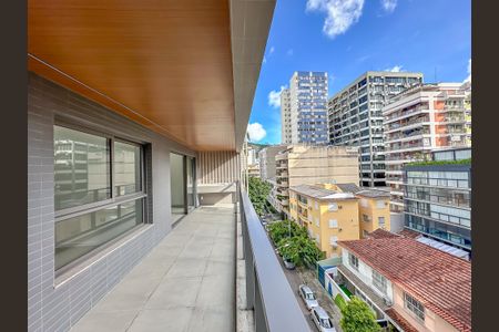 Apartamento à venda com 131m², 4 quartos e 1 vaga