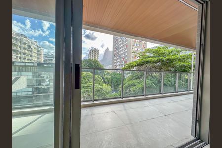 Apartamento à venda com 131m², 4 quartos e 1 vaga